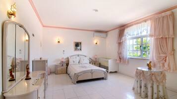4 bedrooms, iron/ironing board, free WiFi