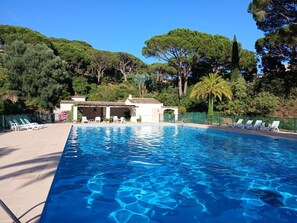 Pool - ‘A Little Paradise in Gigaro’ Apartment with Sea View, Wi-Fi & Air Conditioning (La-Croix-Valmer)
