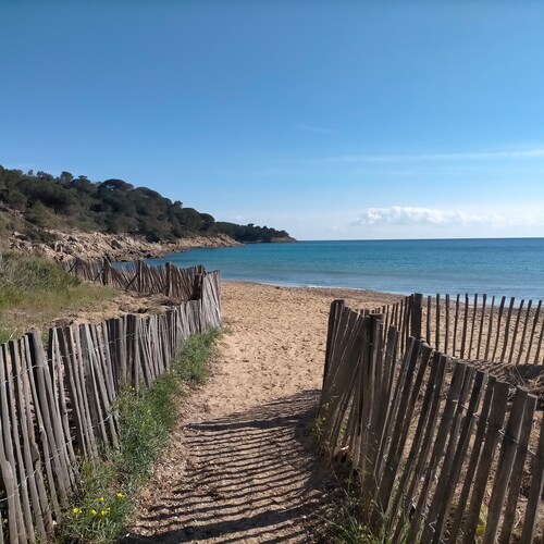‘A Little Paradise in Gigaro’ Apartment with Sea View, Wi-Fi & Air Conditioning