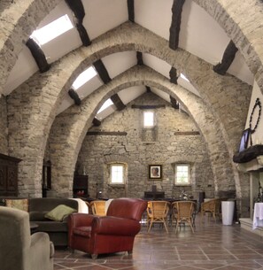 Interior - Holiday Home 'La Grande Combe' with Mountain View, Private Pool and Wi-Fi (Saint Izaire)