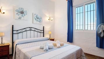 2 slaapkamers, een strijkplank/strijkijzer, gratis wifi, beddengoed