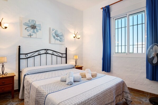 2 bedrooms, iron/ironing board, free WiFi, bed sheets