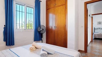 2 bedrooms, iron/ironing board, free WiFi, bed sheets