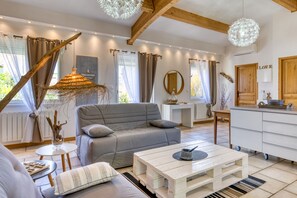 Télévision, lecteur de DVD, chaîne hi-fi