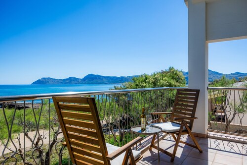 Holiday Home 'Ran De Mar' with Sea View, Private Terrace and Wi-Fi