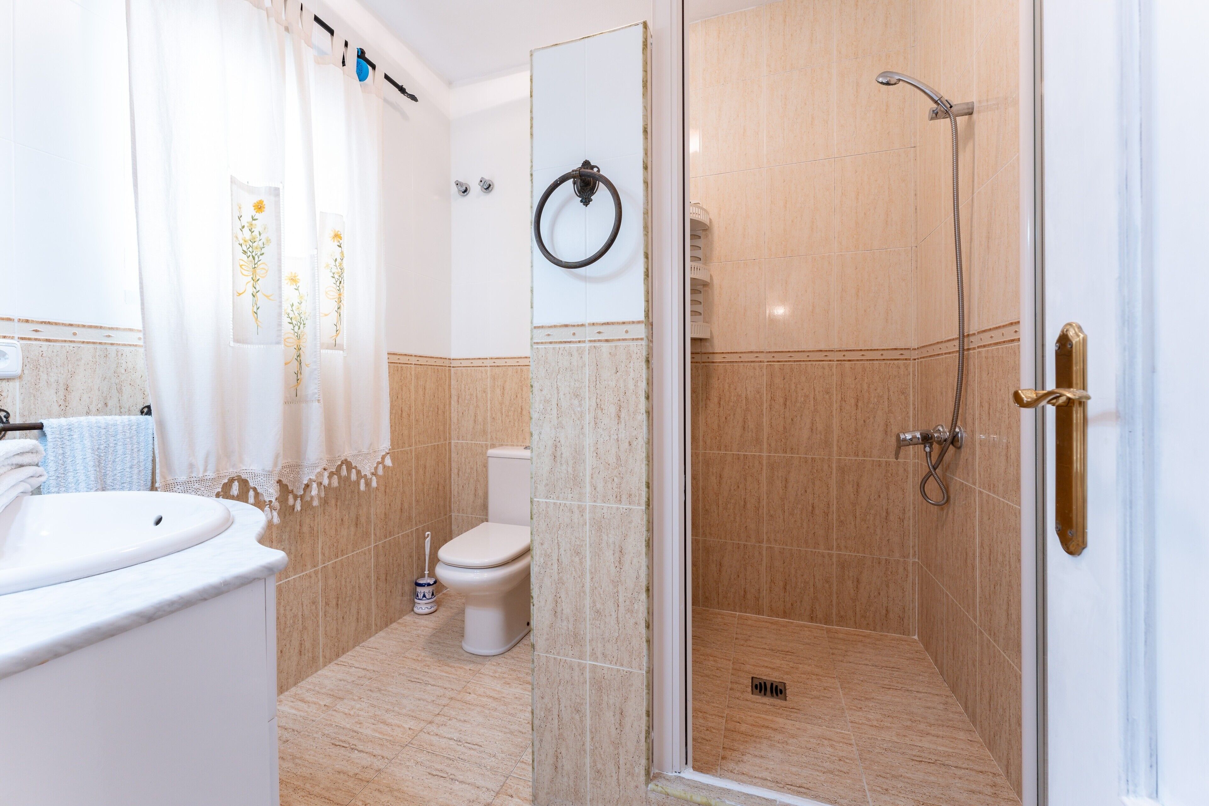 Shower, towels