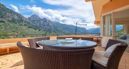 Villa 'Sol y Montes' mit Bergblick, privatem Pool und WLAN