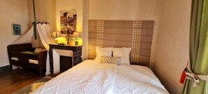 2 室のベッドルーム、アイロン / アイロン台、WiFi (無料)、ベッドシーツ