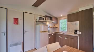 Réfrigérateur, micro-ondes, plaque de cuisson, cafetiÚre/bouilloire