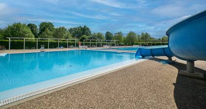 Chalet "5 Personnes 301" with Shared Pool & Shared Terrace