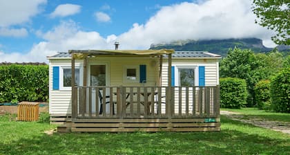Mobil Home "5 Personnes 210" con piscina compartida y terraza privada