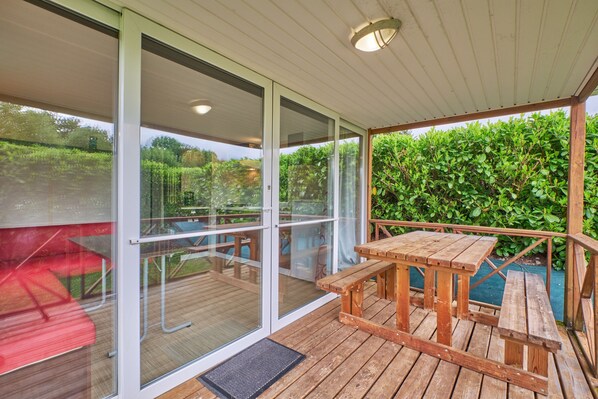 Outdoor dining - Mobile Home "4 Personnes 208" with Shared Pool & Private Terrace (Mens)