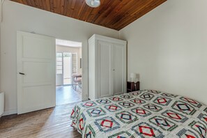 2 Schlafzimmer, Bügeleisen/Bügelbrett