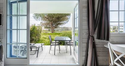 Vue et face golf port bourgenay, proche mer, foret