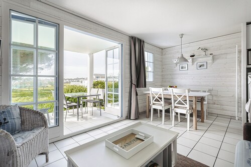 Vue et face golf port bourgenay, proche mer, foret