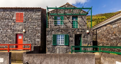 Vacation Home "Casas Dos Vinagreiros - Pedro" with Sea View, Private Terrace & Wi-Fi