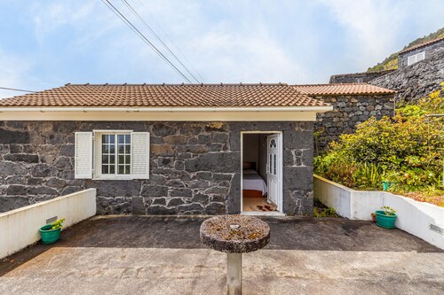 Ferienhaus "Casas Dos Vinagreiros - Umbelina" mit Meerblick, privater Terrasse und WLAN
