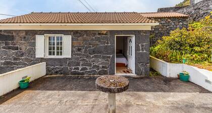 Ferienhaus "Casas Dos Vinagreiros - Umbelina" mit Meerblick, privater Terrasse und WLAN