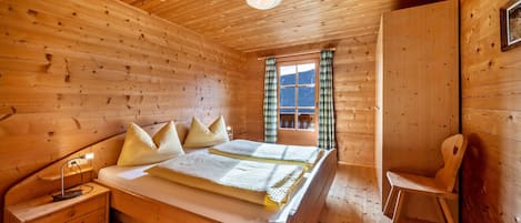 1 quarto, Wi-Fi de cortesia, roupa de cama