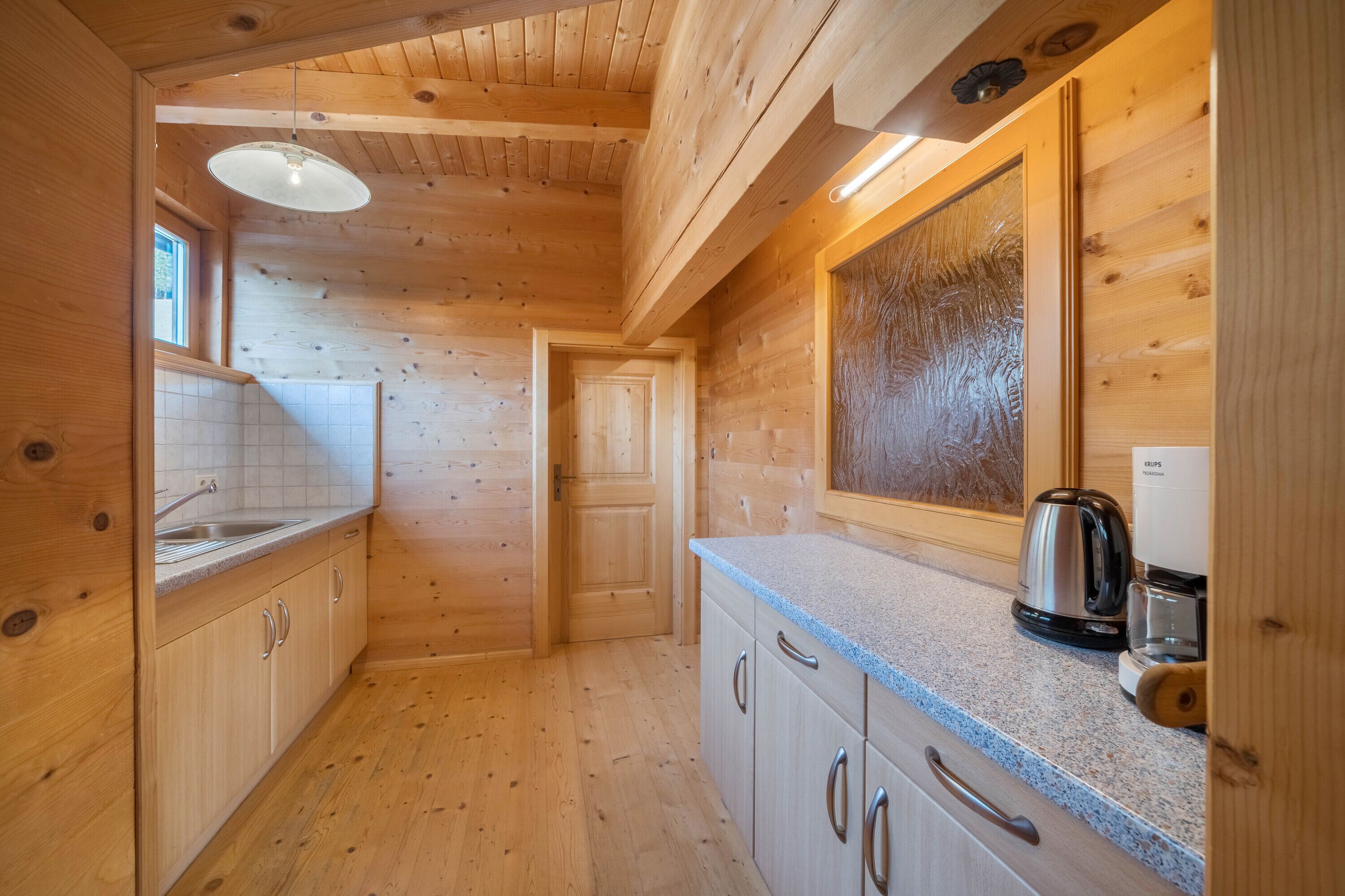 Frigorifero, forno, piano cottura, macchina per tè/caffè