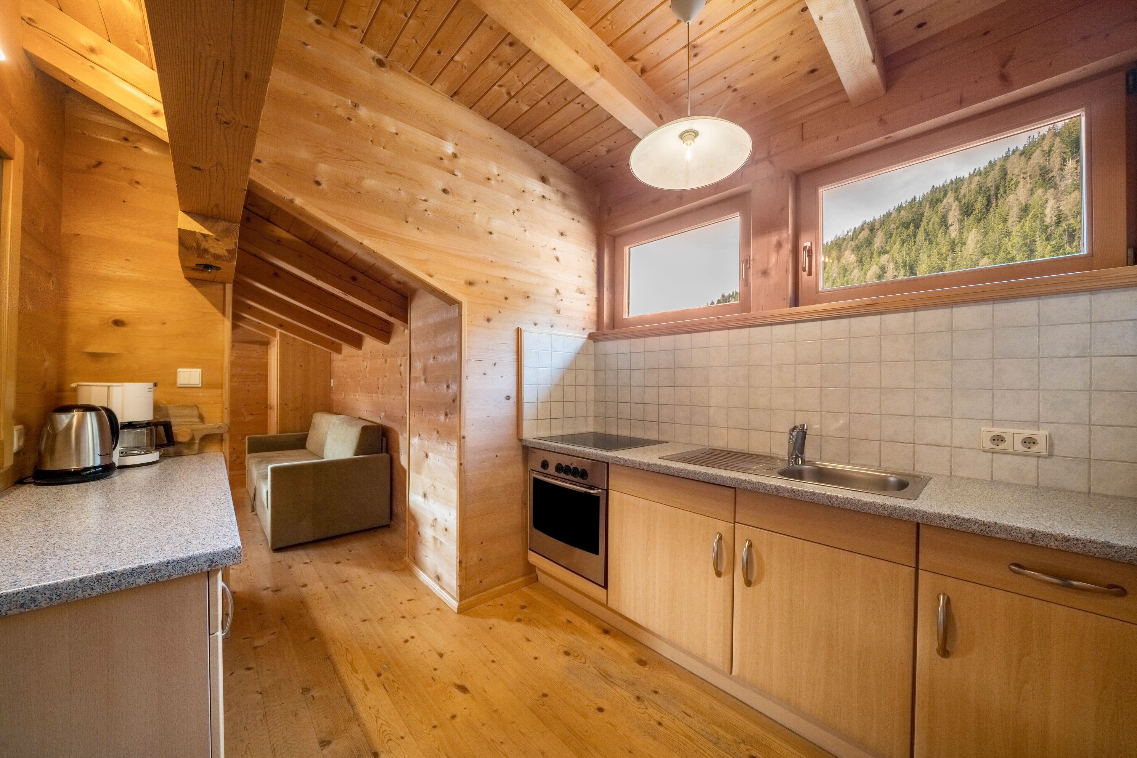 Fridge, oven, stovetop, coffee/tea maker