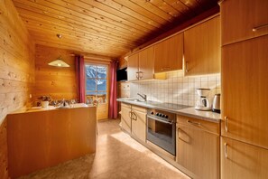 Refrigerador, horno, placa de cocina, cafetera/tetera