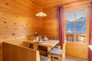 Dining - Apartment 'Thalhof Laugen' with Mountain View, Shared Garden and Wi-Fi (Ultental BZ)