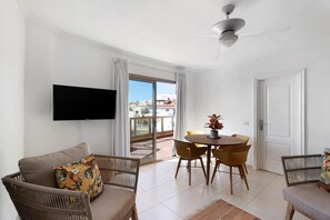 TV - Vacation Apartment 'Ático Bellavista Alcalá' with Private Terrace and Wi-Fi (Guía de Isora)