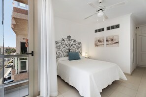 3 slaapkamers, een strijkplank/strijkijzer, gratis wifi, beddengoed