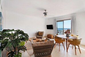 TV - Vacation Apartment 'Ático Bellavista Alcalá' with Private Terrace and Wi-Fi (Guía de Isora)