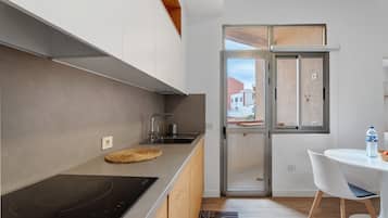 Frigorífic, microones, forn i placa de cuina