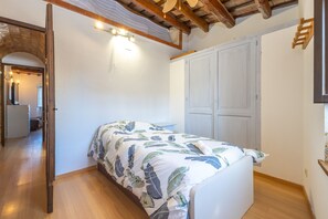4 dormitoris, planxa i posts de planxar, wifi gratuïta i roba de llit