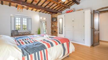 4 slaapkamers, een strijkplank/strijkijzer, gratis wifi, beddengoed