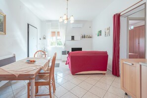 Dining - Villa 'Villetta Valentina' with Private Terrace, Wi-Fi and Air Conditioning (Fontane Bianche)