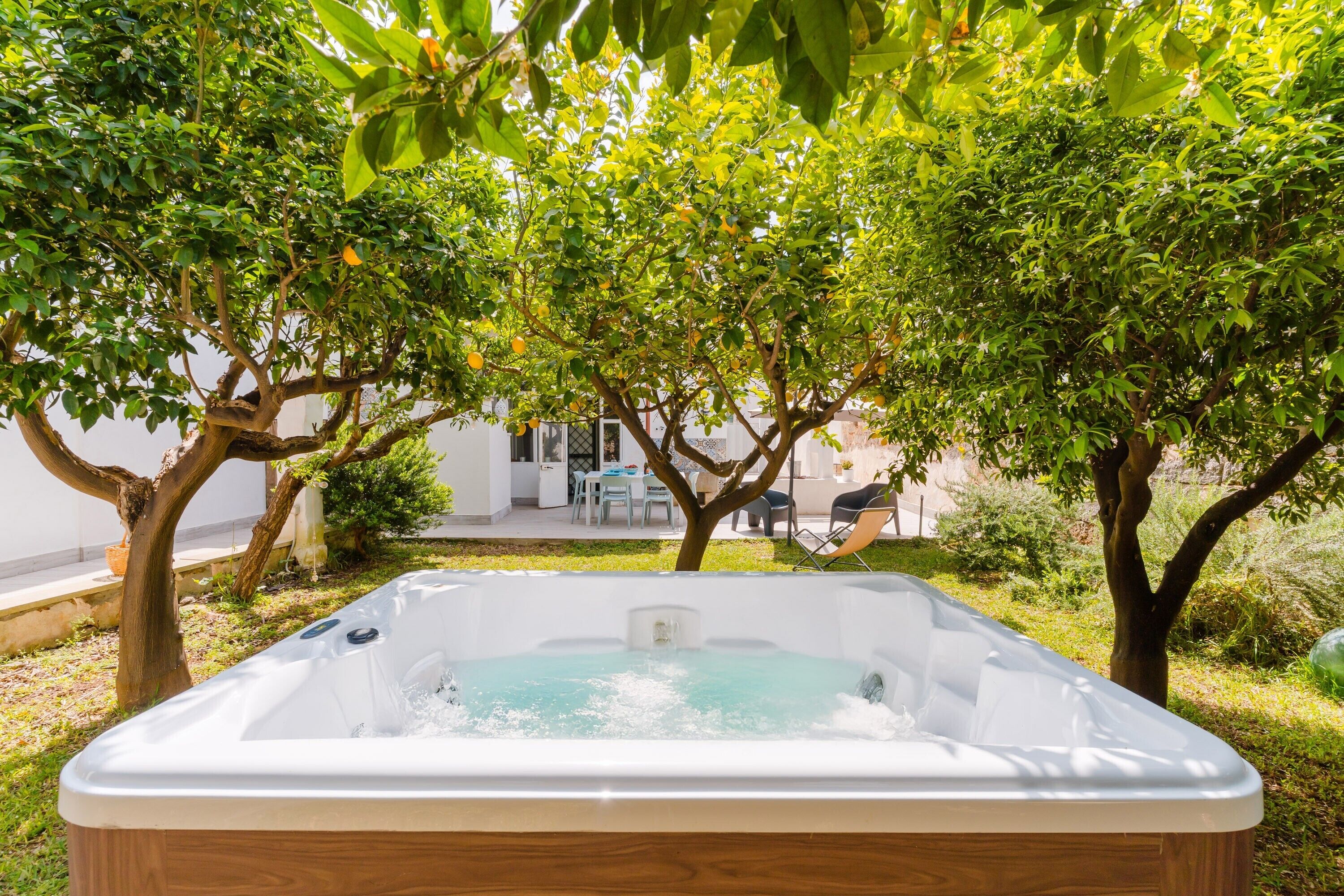 Outdoor spa tub