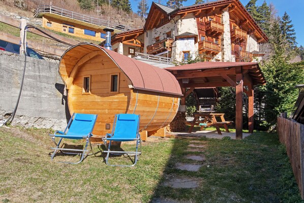 Property grounds - Apartment 'Casa Colturi Abete' with Mountain View, Shared Garden and Wi-Fi (Valdisotto)