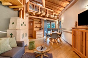 TV, fireplace, DVD player