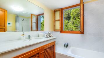 Shower, towels