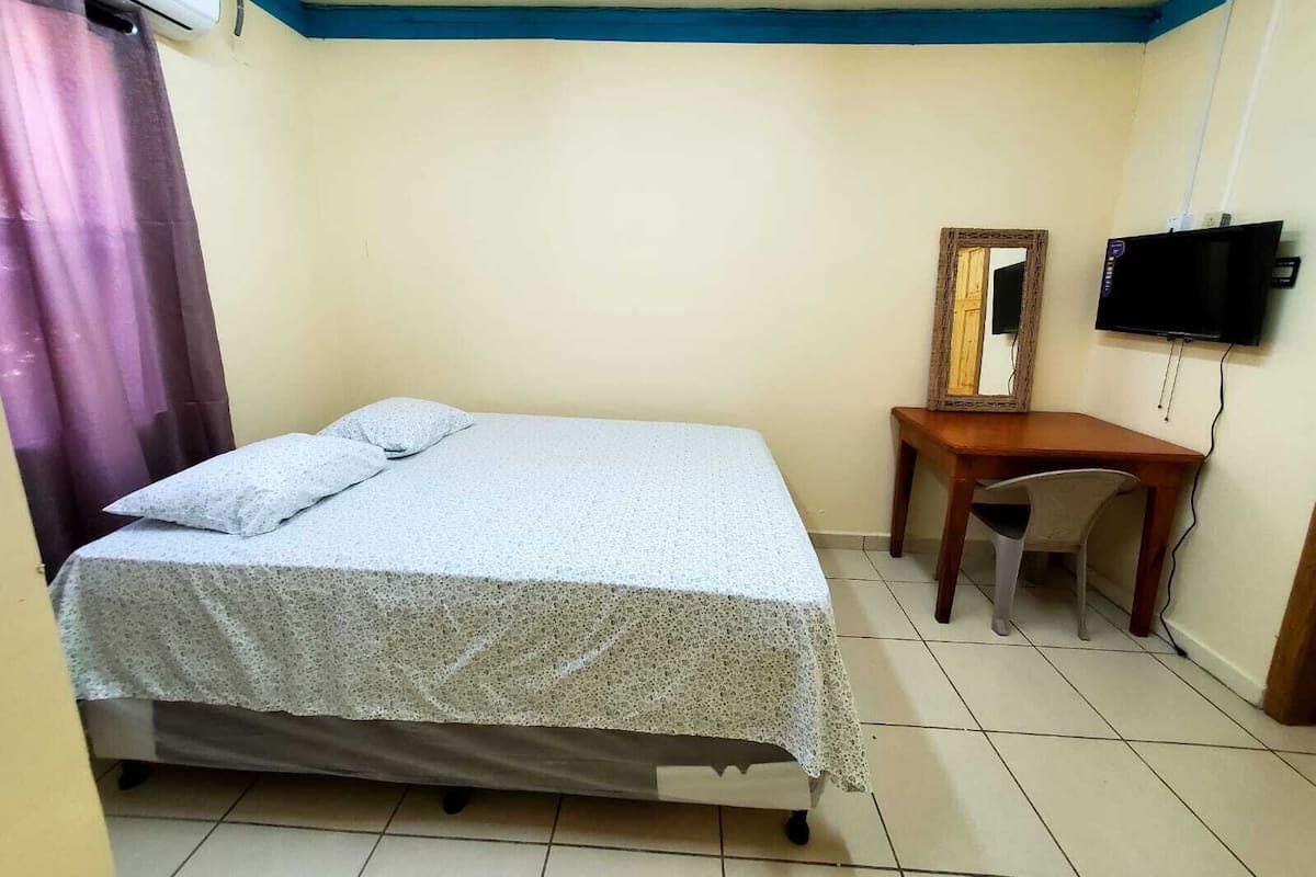 Basic Double Room | WiFi (free), individually furnished, bed sheets