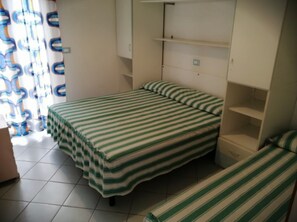 2 chambres, fer et planche à repasser, Wi-Fi gratuit, draps fournis