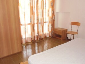 1 bedroom, WiFi, bed sheets