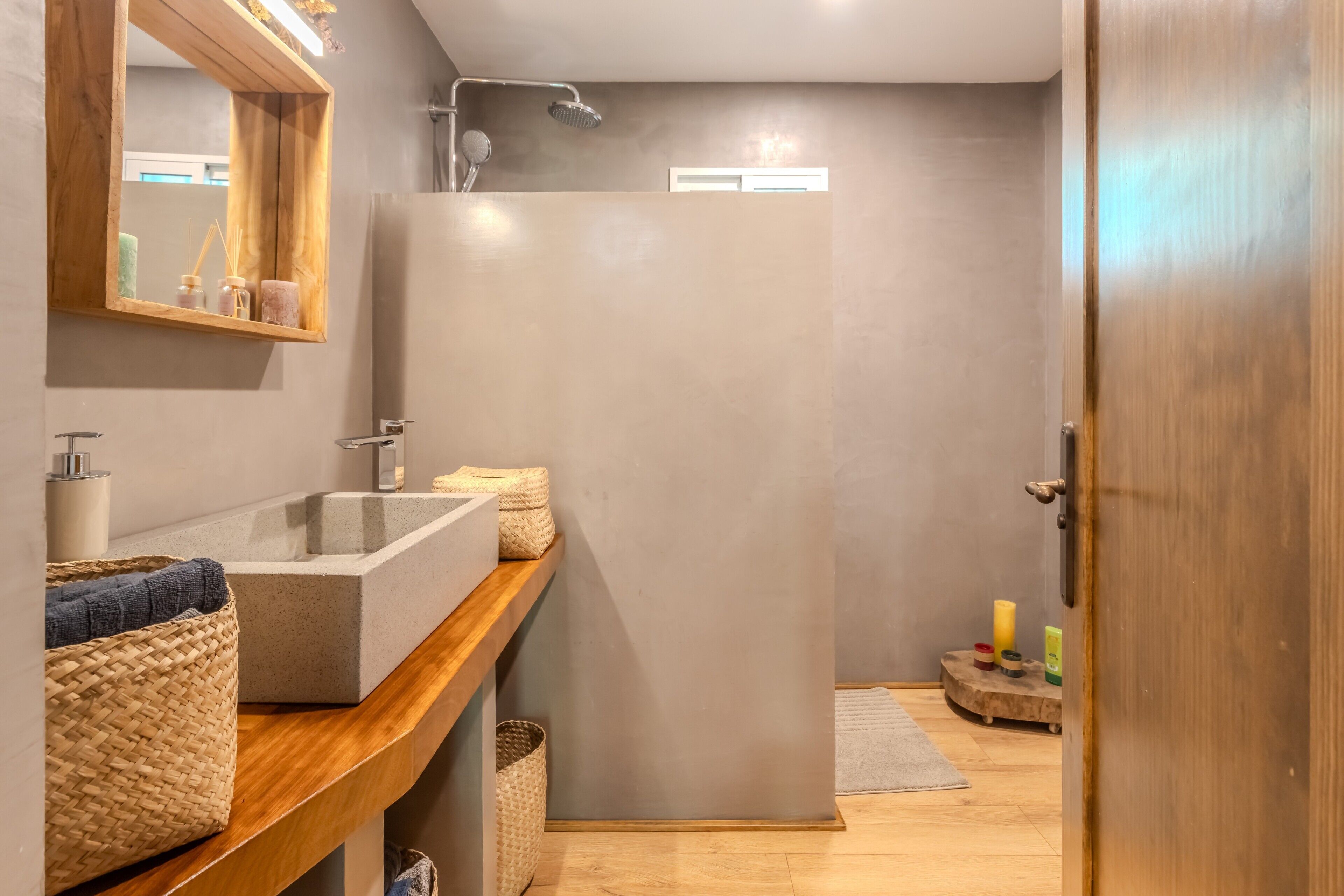 Shower, towels