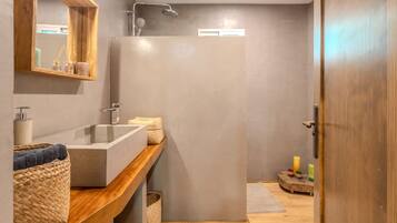 Shower, towels