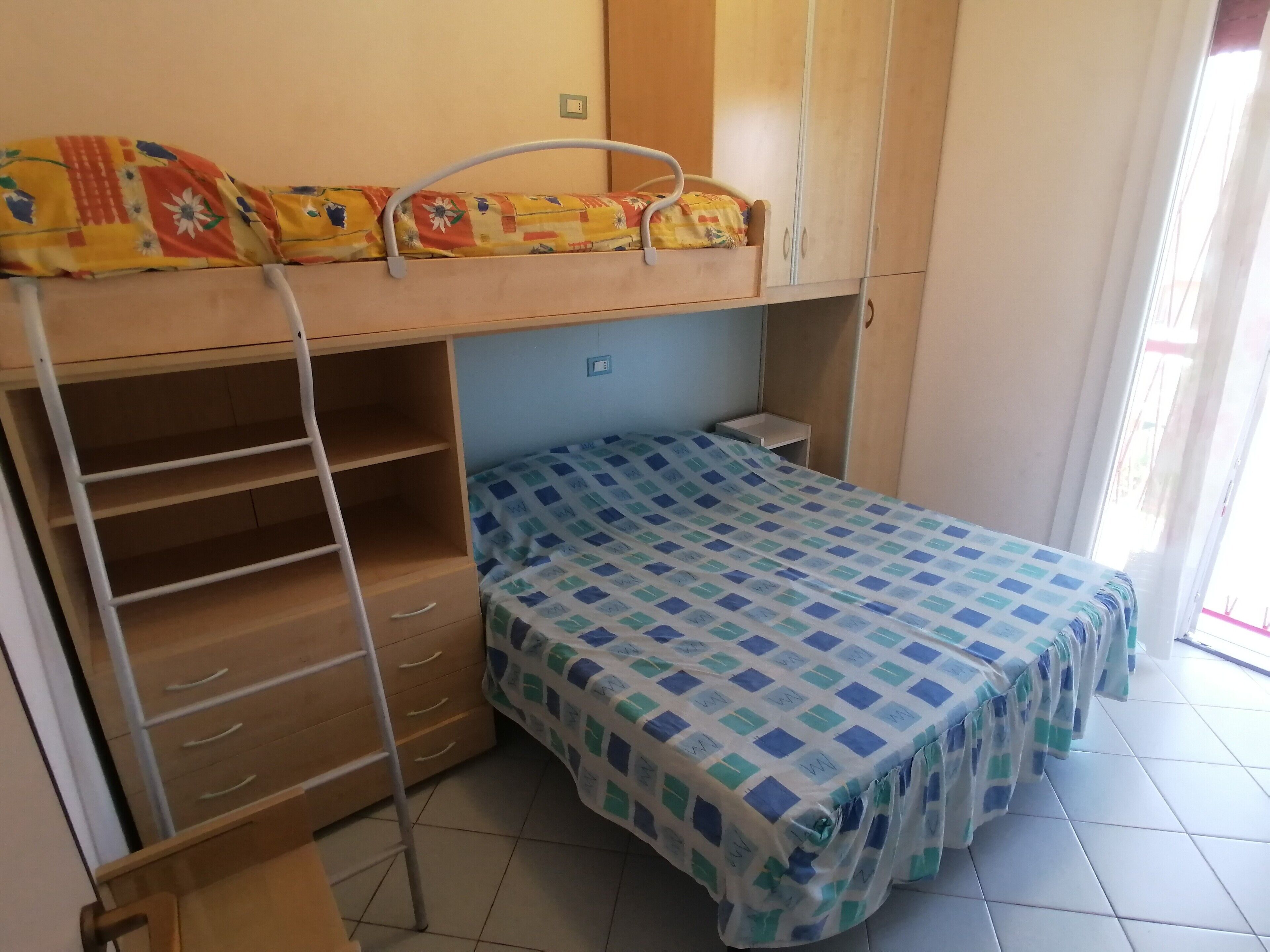 2 habitaciones, tabla de planchar con plancha y wifi gratis 
