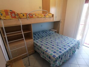 2 chambres, fer et planche à repasser, Wi-Fi gratuit, draps fournis