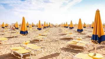 Una spiaggia nelle vicinanze