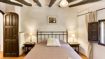 5 slaapkamers, een strijkplank/strijkijzer, gratis wifi, beddengoed