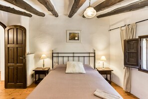 5 habitaciones, tabla de planchar con plancha y wifi gratis 