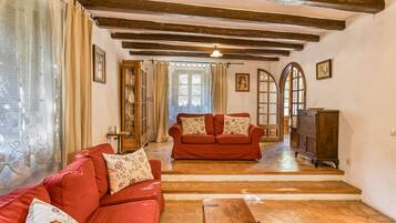 Televisie en een open haard