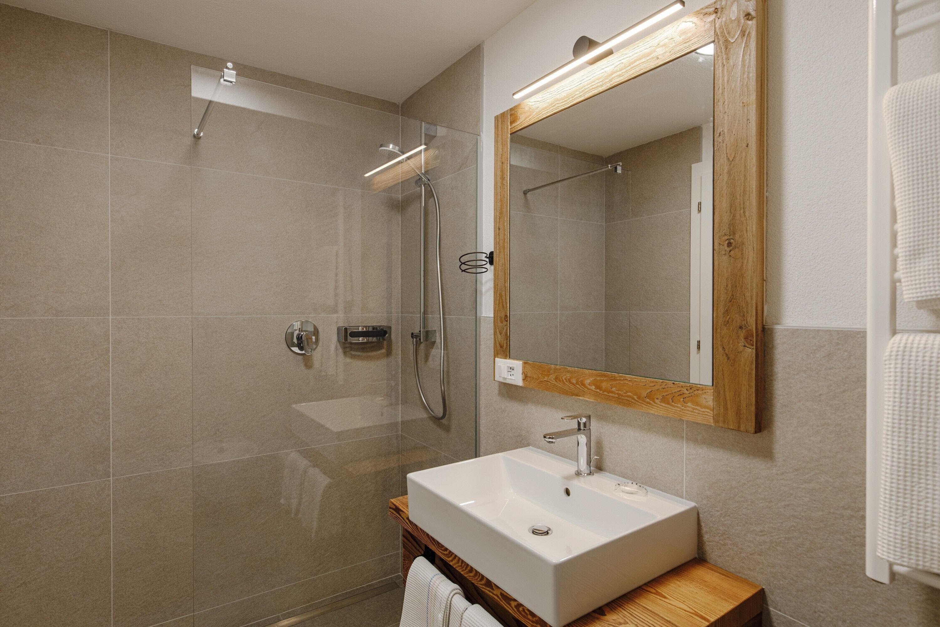 Shower, towels
